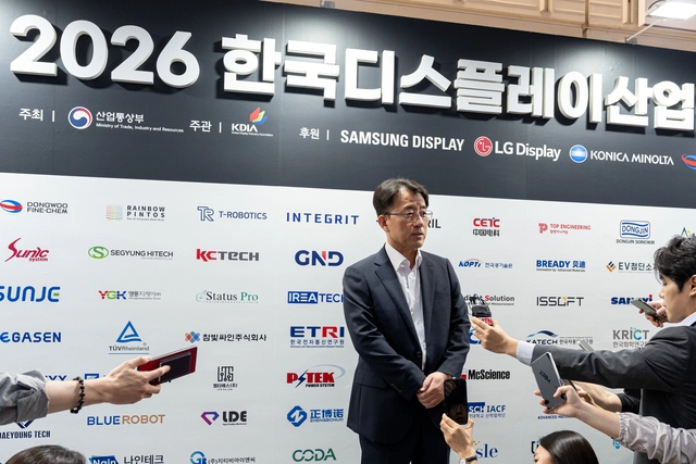 이청 삼성디스플레이 대표이사 사장이 22일 서울 코엑스에서 열린 'K-디스플레이 2026' 현장에서 기자들과 만나 질의응답을 하고 있다. 삼성디스플레이 제공
