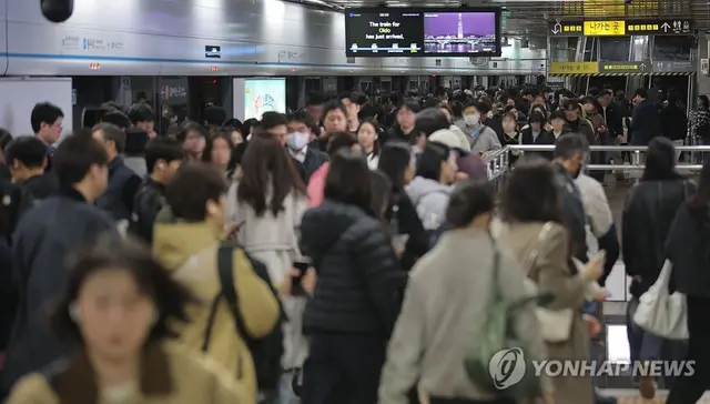 붐비는 서울 지하철. 본문과 직접적 연관 없음. [연합뉴스]