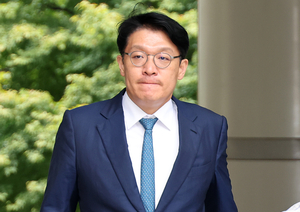 ‘김건희에 1억대 이우환 작품 전달’ 김상민 전 검사, 징역형 집유 확정