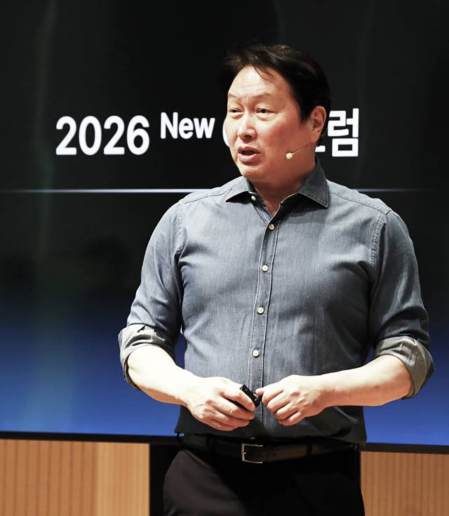 최태원 SK그룹 회장이 지난달 경기 이천시 SKMS 연구소에서 열린 ‘2026 뉴 이천포럼’에서 마무리 발언을 하고 있다. SK 제공