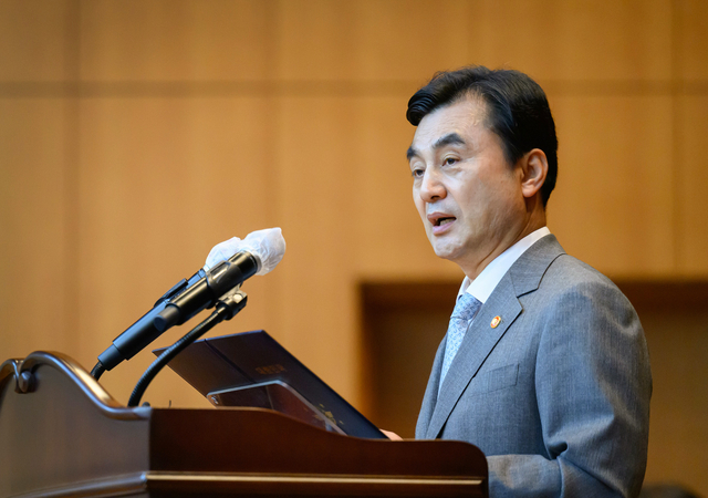 안규백 국방부 장관이 3일 경기 과천 본부에서 열린 국방방첩본부 창설 행사에서 훈시하고 있다. [국방부 제공]