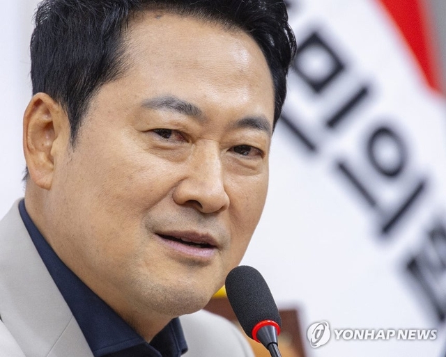 장동혁 국민의힘 대표가 5일 국회에서 현안 관련 기자간담회를 하고 있다. 연합뉴스