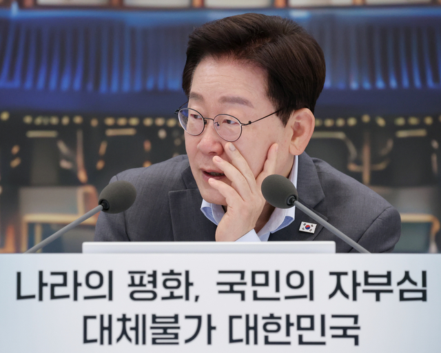 이재명 대통령이 지난 8월 5일 청와대 영빈관에서 열린 외교부·통일부·국방부·국가보훈부 등에 대한 부처 업무보고에서 발언하고 있다. [청와대통신사진기자단·연합뉴스]