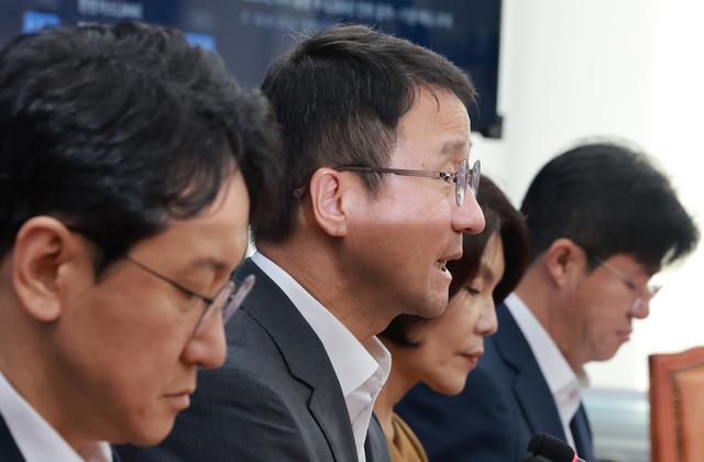 한병도 더불어민주당 당대표 직무대행 겸 원내대표가 6일 국회에서 열린 정책조정회의에 참석해 발언하고 있다. [연합뉴스]