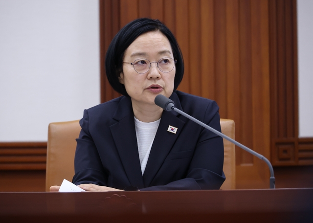 한성숙 국무총리가 6일 서울 종로구 정부서울청사에서 열린 국가정책조정회의에서 발언하고 있다. [연합뉴스]