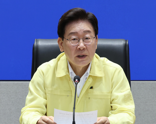 이재명 대통령이 6일 정부서울청사 중앙재난안전상황실에서 열린 폭염·가뭄 대처상황 점검회의에서 발언하고 있다. [연합뉴스]