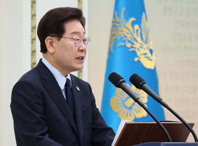 이재명 대통령이 7일 청와대 영빈관에서 열린 진실화해위 3기 출범 계기 국가폭력 피해자 위로 오찬에서 인사말을 하고 있다. [연합뉴스]