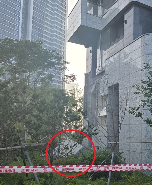 [속보] ‘준공 1년 반에’…인천 송도 신축 아파트 테라스 무너져