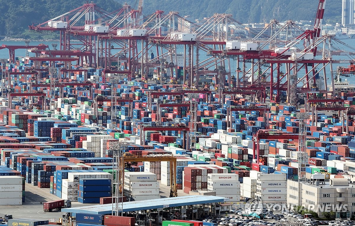 반도체 끌고 중국 밀었다…8월 첫 열흘 수출 45.3%↑