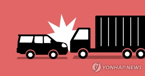 안성 승용차-덤프트럭 사고로 3명 사망..."중앙선