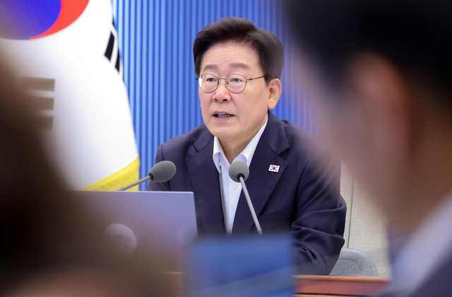 이재명 대통령이 지난 8월 6일 청와대에서 열린 수석보좌관회의에서 발언하고 있다. [청와대통신사진기자단·연합뉴스]