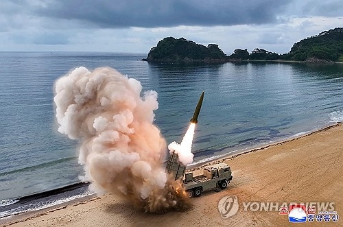 북한 전술탄도미사일  [평양 조선중앙통신=연합뉴스 자료사진]