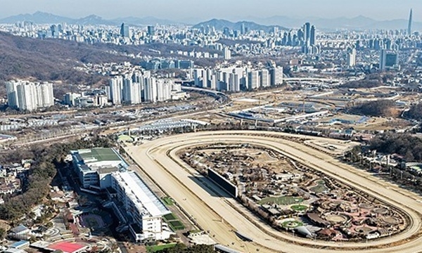 정부가 신규 공공택지를 조성하기로 한 마사회 소유의 경마장(렛츠런파크, 115만㎡) 부지의 모습. [연합뉴스]