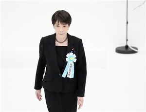 아베보다 우클릭 한 다카이치…야스쿠니 피했지만 ‘반성’ 뺐다