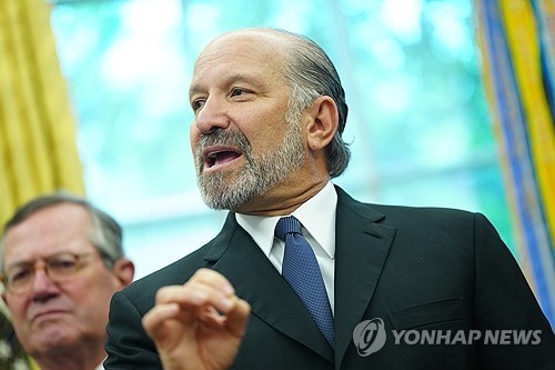 트럼프 행정부, 애플 제동… “중국산 메모리 사용 바람직하지 않다”
