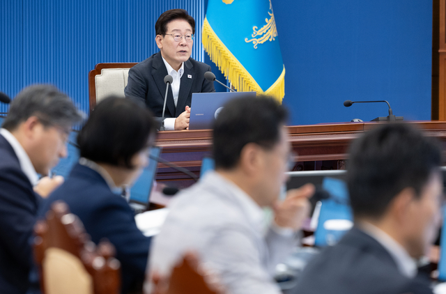 이재명 대통령이 13일 청와대에서 열린 수석보좌관회의에서 발언하고 있다. 연합뉴스