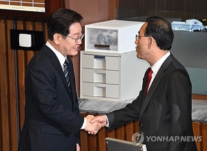 국민의힘, 李대통령 골프 회동에 “개헌 찬성 의원 포섭 꼼수”