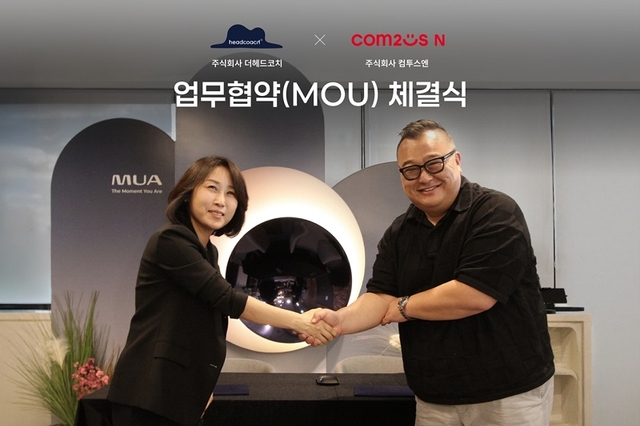 (좌측부터)더헤드코치 김영경 대표와 컴투스엔 백승업 MUA 부문대표. (컴투스엔 제공)