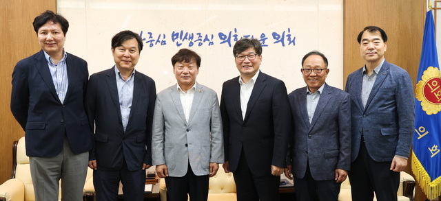남종섭 경기도의회 의장이 한국행정학회와 제도 개선 방향을 논의했다.