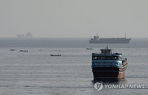 美 호르무즈 통제, 예상밖 ‘성공적’…오만항로 하루 12척 통과