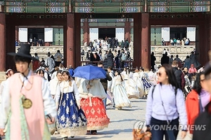 경복궁 와서 한복 입고 '한푸'라 우기는 중국인들의 선 넘은 공전