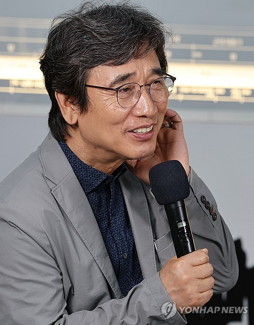유시민의 매운맛 일침 "여당 대표 픽해서 앉히는 건 완전 왕정 정치"