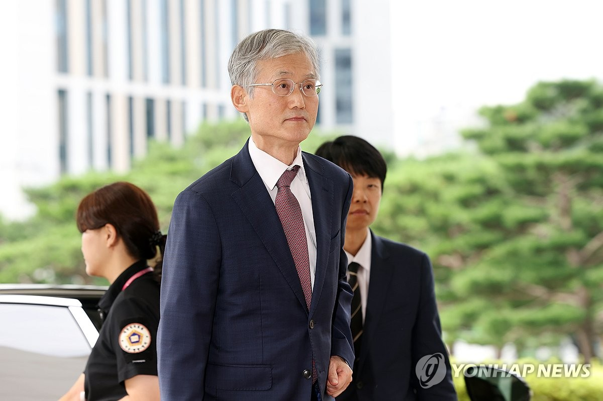 조희대 대법원장, 청와대 재제청 요구에 “국민께 심려 끼쳐 죄송… 내주 입장 밝히겠다”