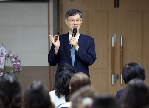 31일 오후 대전 중구청에서 특강하는 문형배 전 헌법재판소장 권한대행. [연합뉴스]