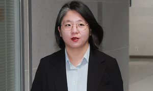 ‘용혜인, 장관·의원 다 하겠다?’…민주당 신현영, “특혜이자 욕심” 일침