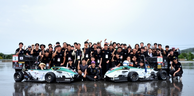 국민대 자작자동차동아리 ‘국민 레이싱’(KOOKMIN RACING·KORA)팀. 국민대 제공