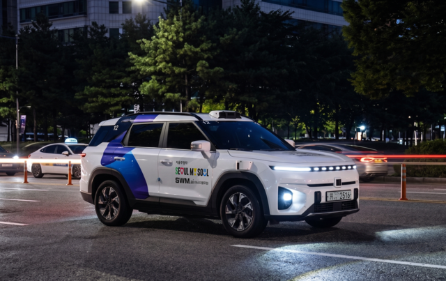 KG모빌리티가 서울시 주관의 구역형 로보택시 서비스인 ‘강남 심야 자유율주행택시’ 사업에 추가 투입한  2세대 자율주행 로보택시 토레스 EVX. KGM 제공