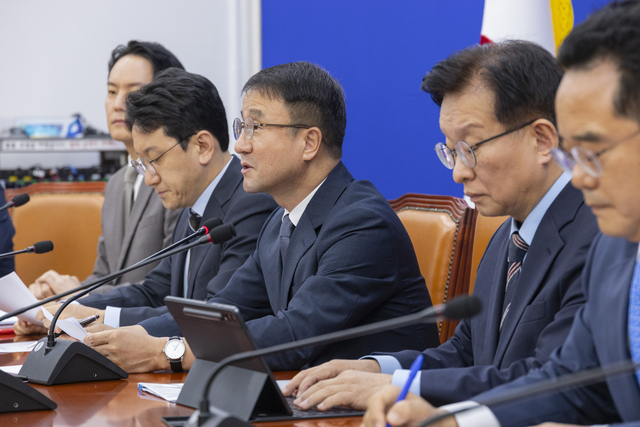 한병도 더불어민주당 원내대표가 3일 국회에서 열린 정책조정회의에서 원내 운영 방향에 관해 발언하고 있다. [연합뉴스]