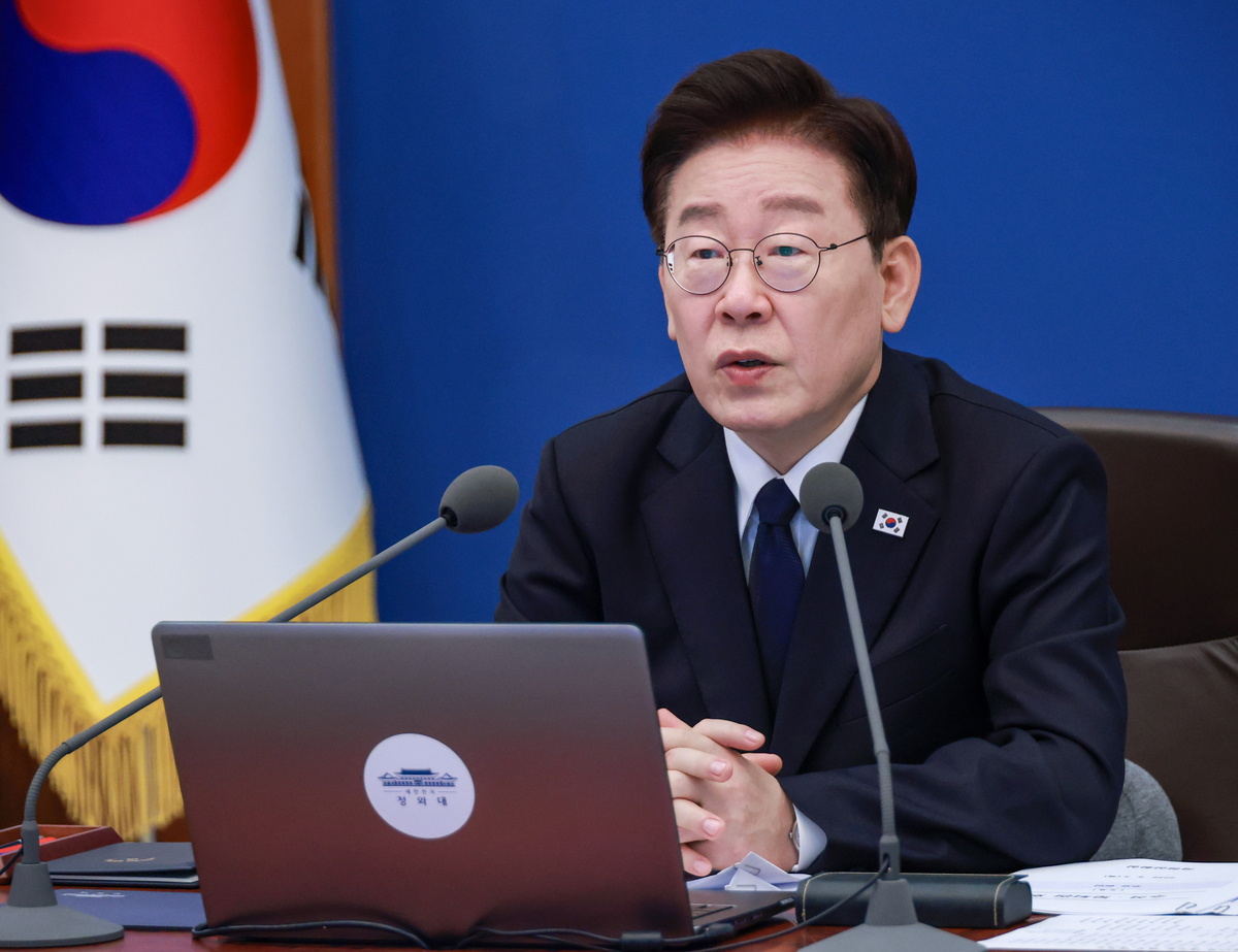 李 대통령 “노동자 출신이라고 무조건 노조 편 안 들어…불법행위 점검”