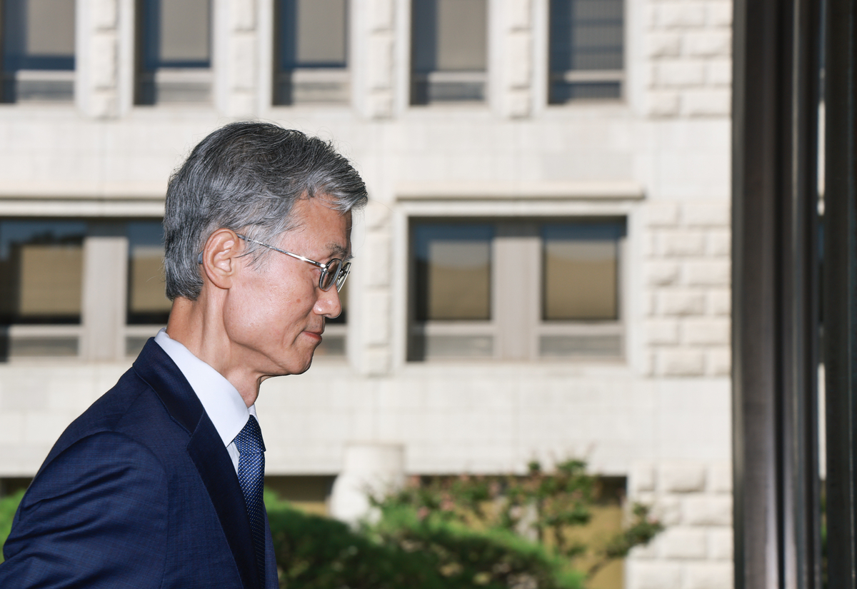 ‘장고’하는 조희대…‘대법관 재제청’ 운명의 한 주