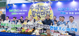 [포토] 참석자들과 기념촬영하는 김종구 차관-강호동 회장