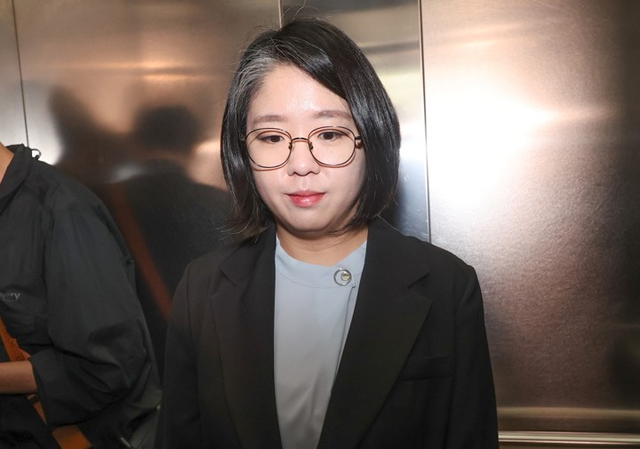용혜인 성평등가족부 장관 후보자가 11일 서울 서대문구에 마련된 인사청문회 준비 사무실로 출근하고 있다.  [사진공동취재단]