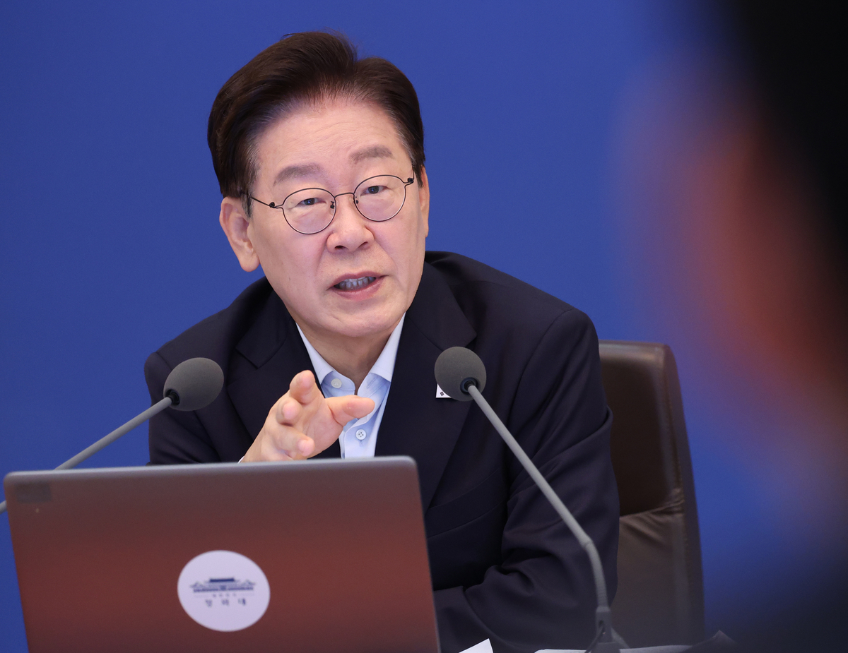 李대통령 “개혁 포기한 적 없다”…과격한 선동 인사에 우회 경고