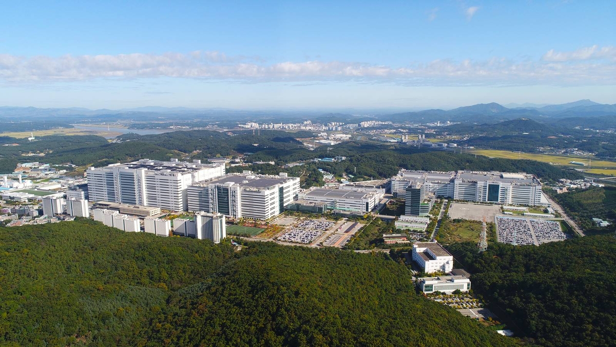“OLED 품질개선, 3주→2일”…LGD, ‘AX 스쿼드’ 전사 확대