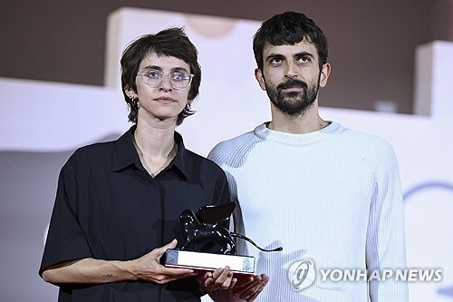 ‘나자’ 공동연출한 레이철 쇼르(왼쪽)와 유발 아브라함 [EPA=연합뉴스 자료사진]