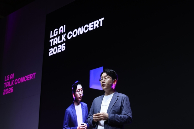 임우형 LG AI연구원 공동 연구원장이 14일 서울 마곡 LG사이언스파크에서 열린 LG AI 토크 콘서트 2026에서 발표를 하고 있다. LG 제공
