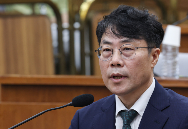 김성수 대법관 후보자가 14일 국회 본청에서 열린 국회 인사청문특별위원회 인사청문회에서 청문위원 질의에 답하고 있다. [연합뉴스]