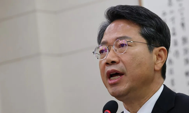 김승원 법무부 장관 후보자가 15일 국회 법제사법위원회에서 열린 인사청문회에서 질문에 답하고 있다.   [연합뉴스]