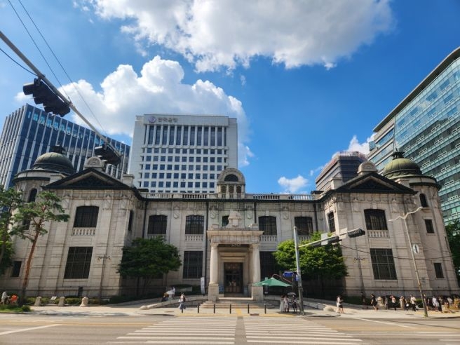한은, 외환보유액 10억달러 국내 운용사에 맡긴다…美 넘어 글로벌 채권으로