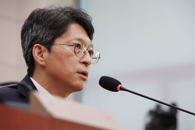 홍지선 국토교통부 장관 후보자가 16일 국회에서 열린 인사청문회에서 위원 질의에 답하고 있다. [연합뉴스]