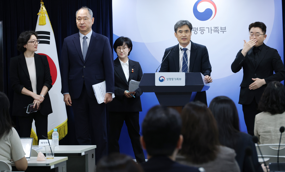 ‘李픽’ 임신중지약 내년 나온다… 거센 논란 속 7년 만에 ‘합법화’