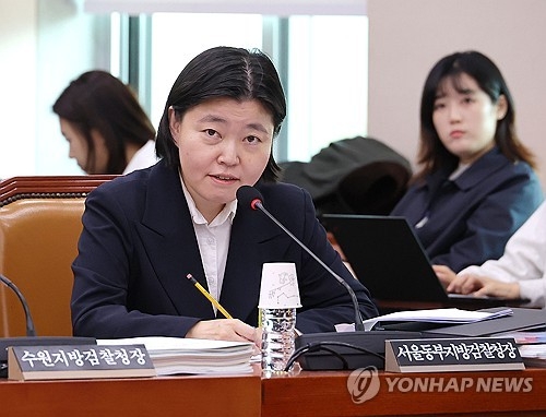 임은정 서울동부지검장이 23일 국회 법제사법위원회 전체회의에서 의원 질의에 답변하고 있다.  [연합뉴스]