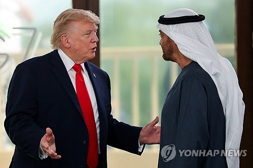 트럼프 대통령과 셰이크 무함마드 빈 자이드 알나하얀 UAE 대통령. AP 연합뉴스 자료사진
