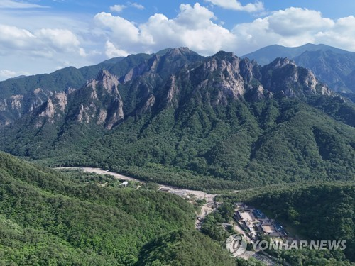 설악산 권금성 70m 추락 등산객, 심정지 상태 발견