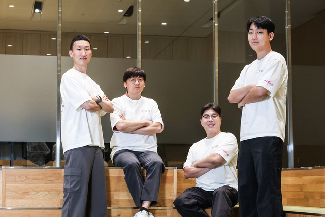 LG유플러스 사내 인공지능(AI) 해커톤 ‘엑스티벌(AXtival) 2026’에서 최우수상을 받은 ‘4CAI’팀. 이효중 사원, 최태환 책임, 안재명 책임, 이성택 책임. LG유플러스 제공