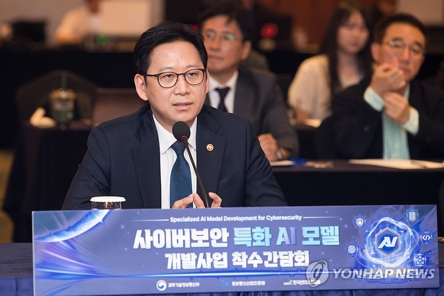 배경훈 부총리 겸 과학기술정보통신부 장관이 지난 22일 서울 롯데호텔에서 열린 '사이버보안 특화 AI모델 개발사업 착수간담회'에서 발언하고 있다. 연합뉴스
